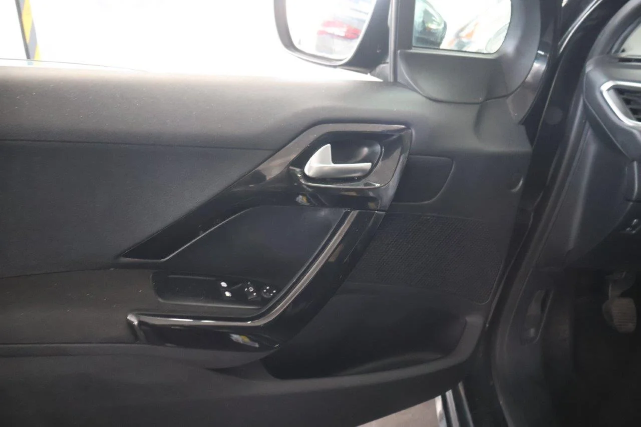 Peugeot 208 - View model 34