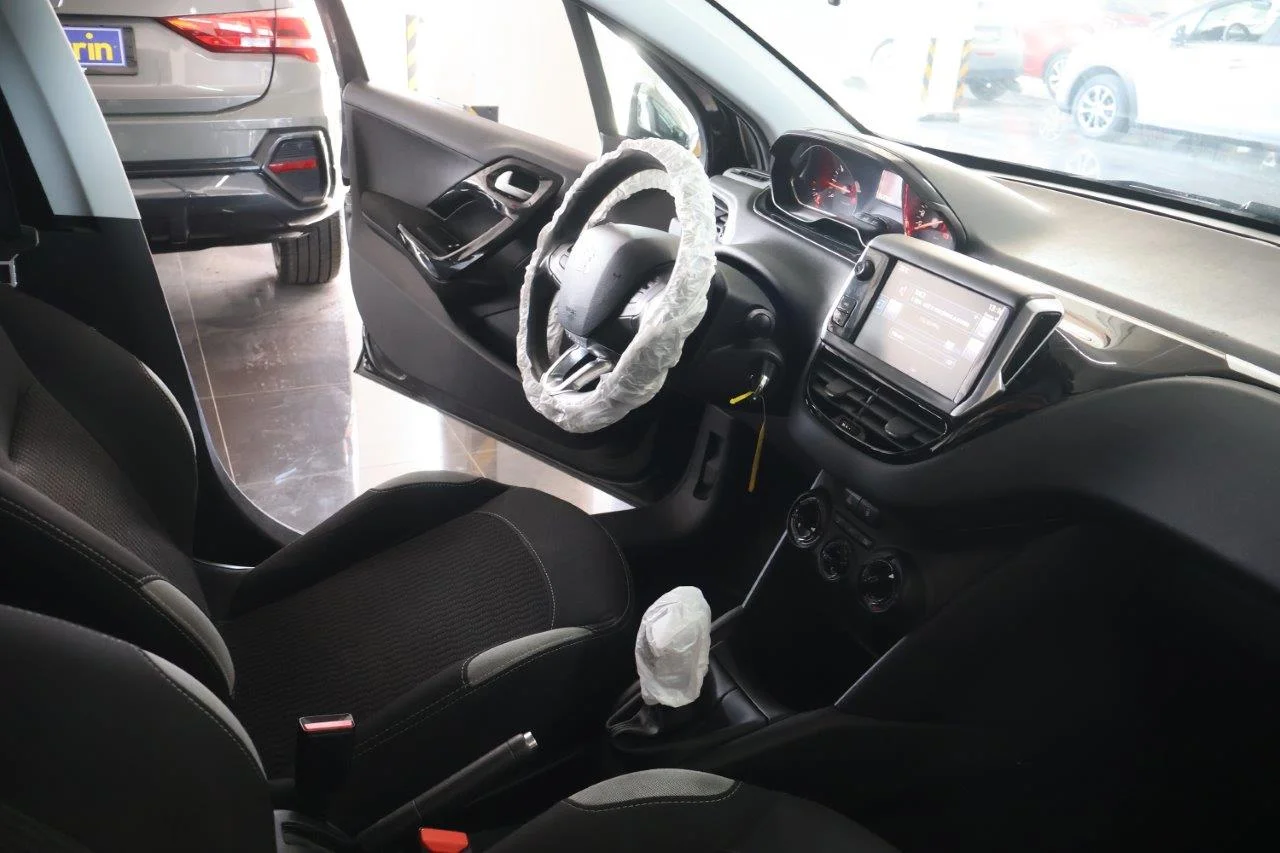 Peugeot 208 - View model 36