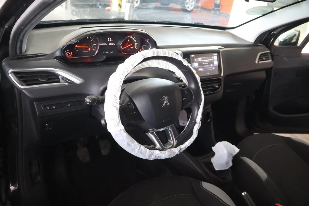 Peugeot 208 - View model 37