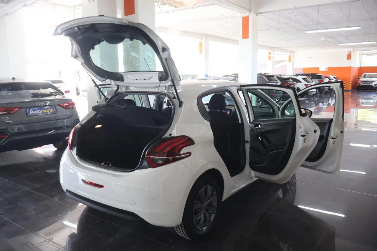 Peugeot 208 - View model 7