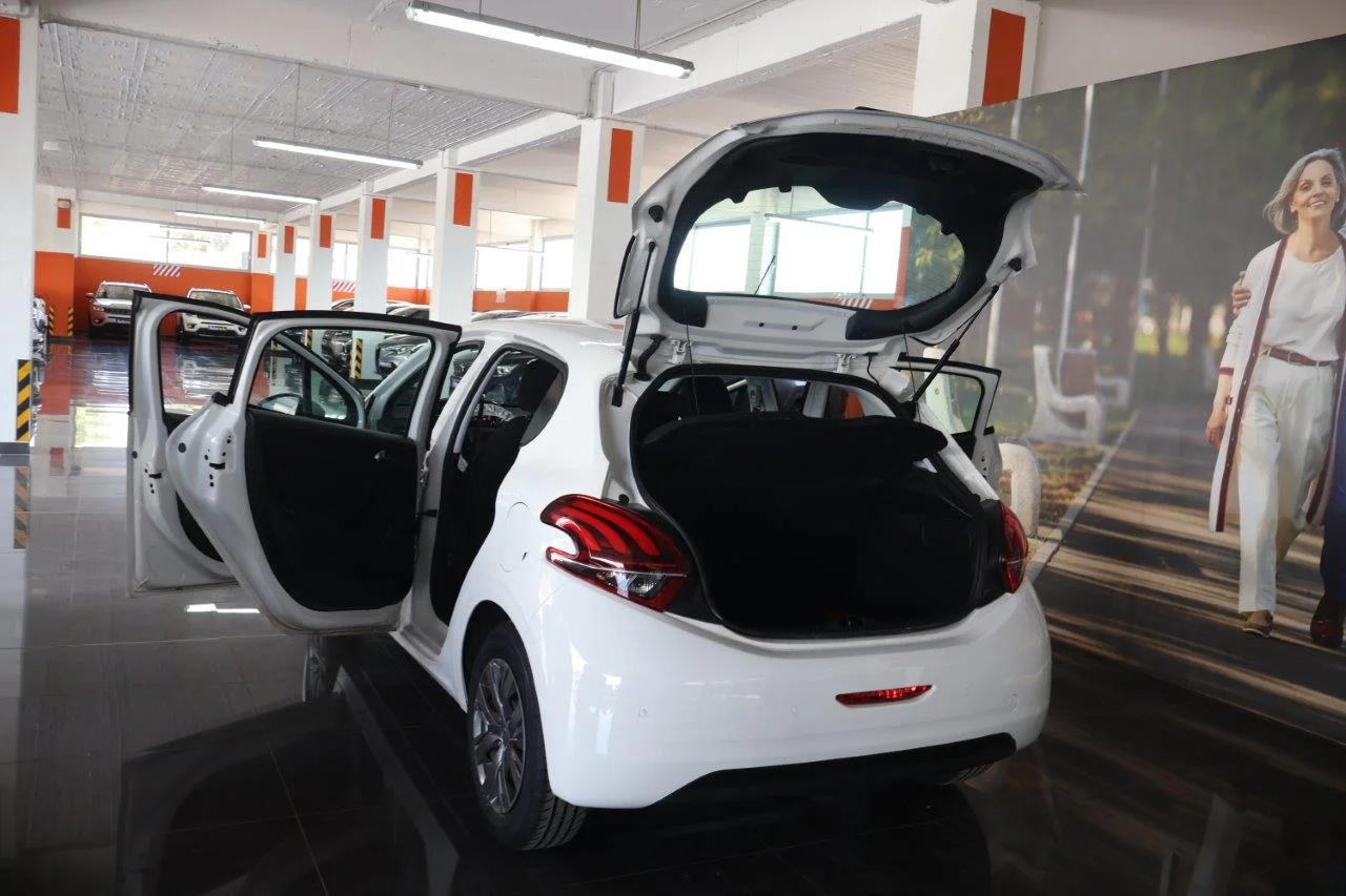 Peugeot 208 - View model 9