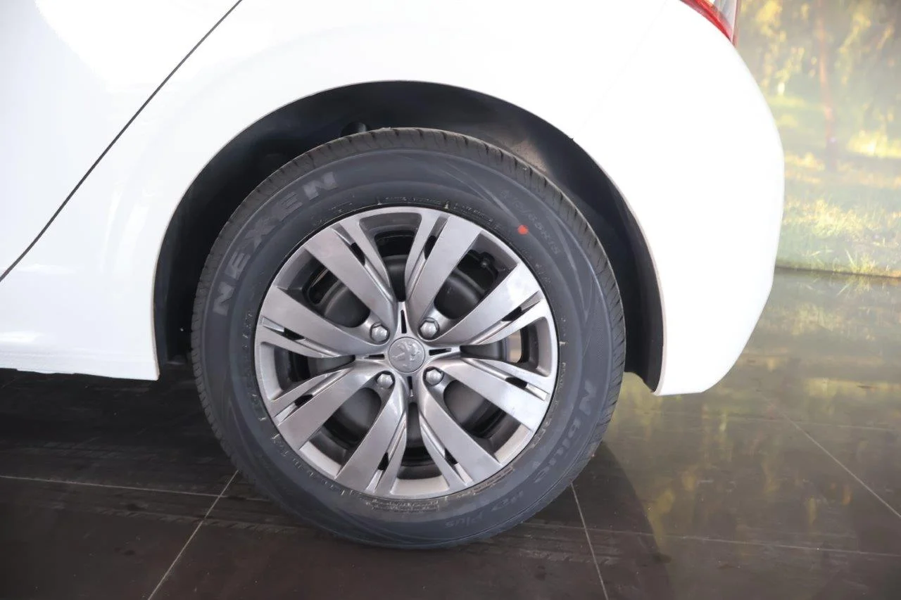 Peugeot 208 - View model 13