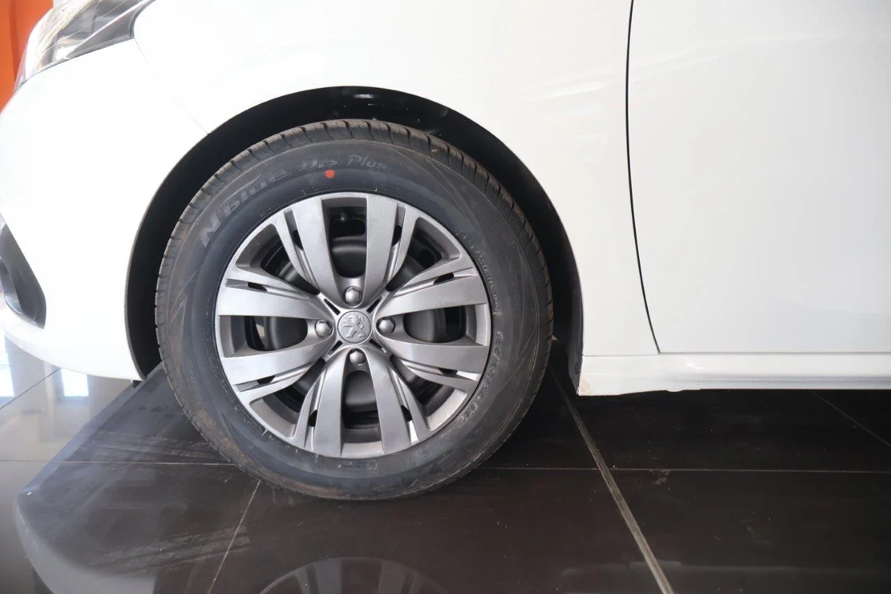 Peugeot 208 - View model 14