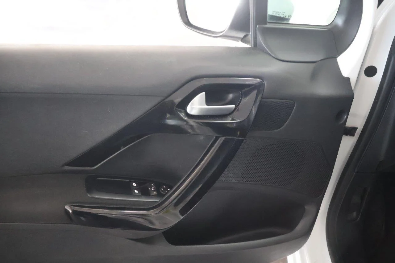 Peugeot 208 - View model 35