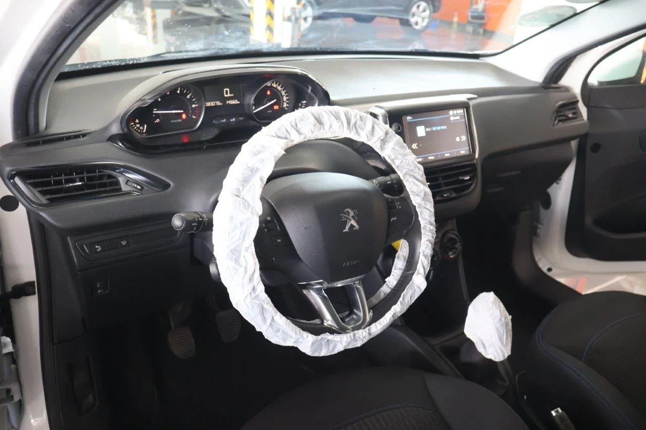 Peugeot 208 - View model 38