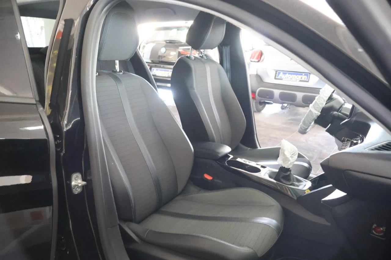 Peugeot 208 - View model 22