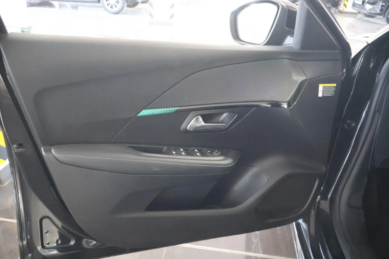 Peugeot 208 - View model 32