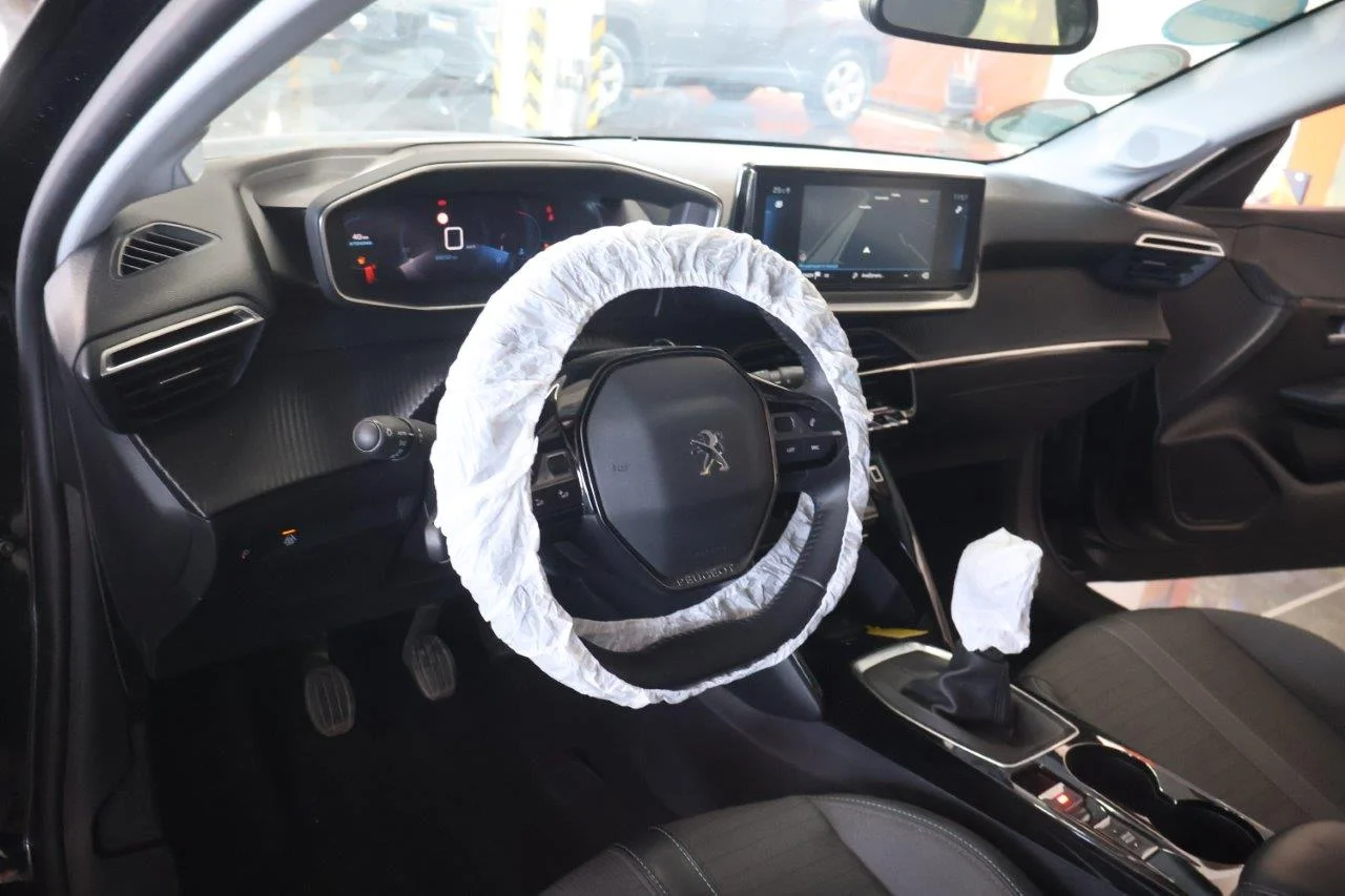 Peugeot 208 - View model 36
