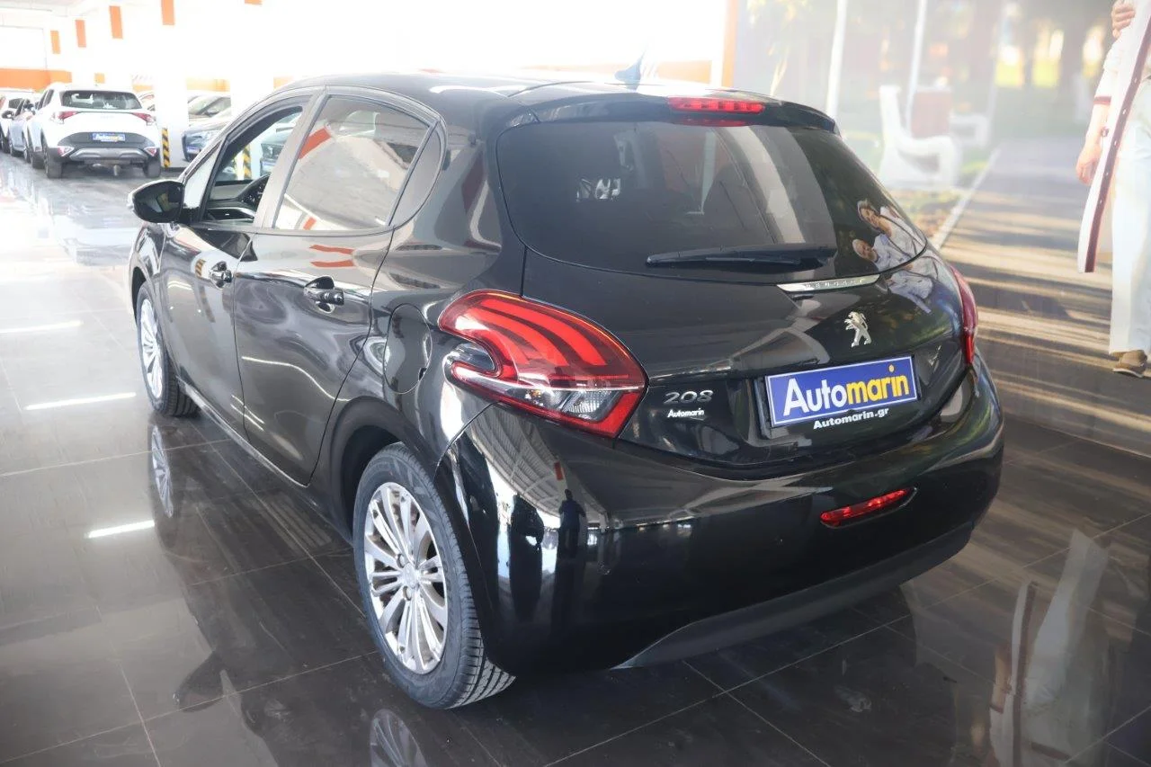 Peugeot 208 - View model 6
