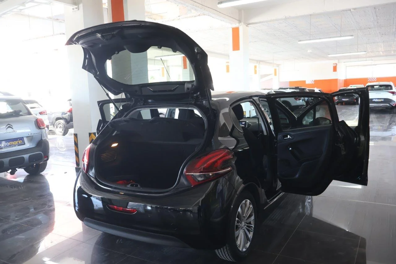 Peugeot 208 - View model 7