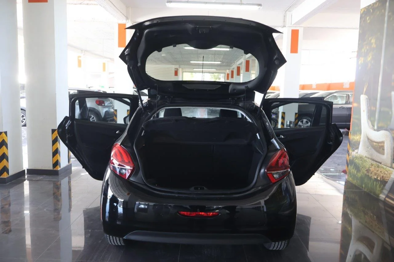 Peugeot 208 - View model 8