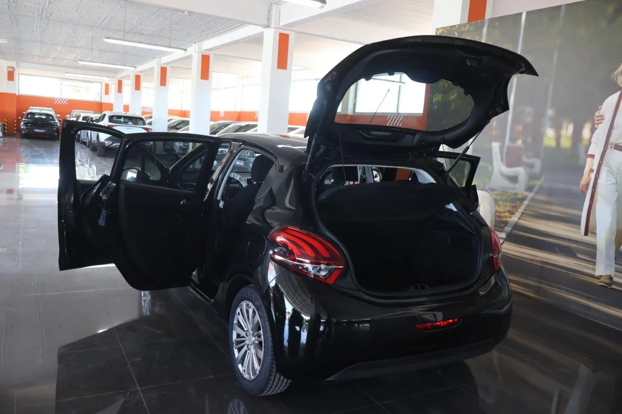 Peugeot 208 - View model 9