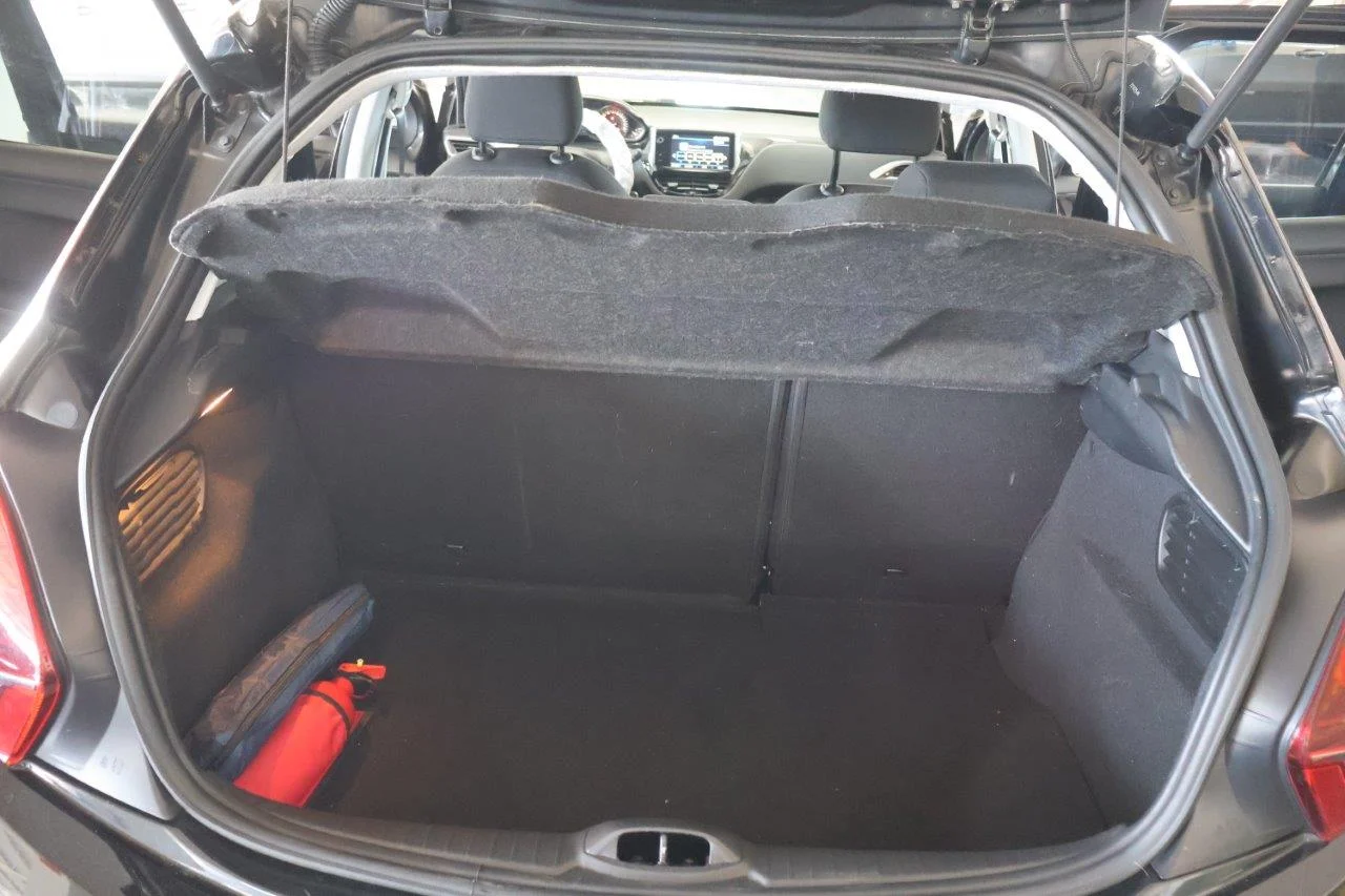 Peugeot 208 - View model 10
