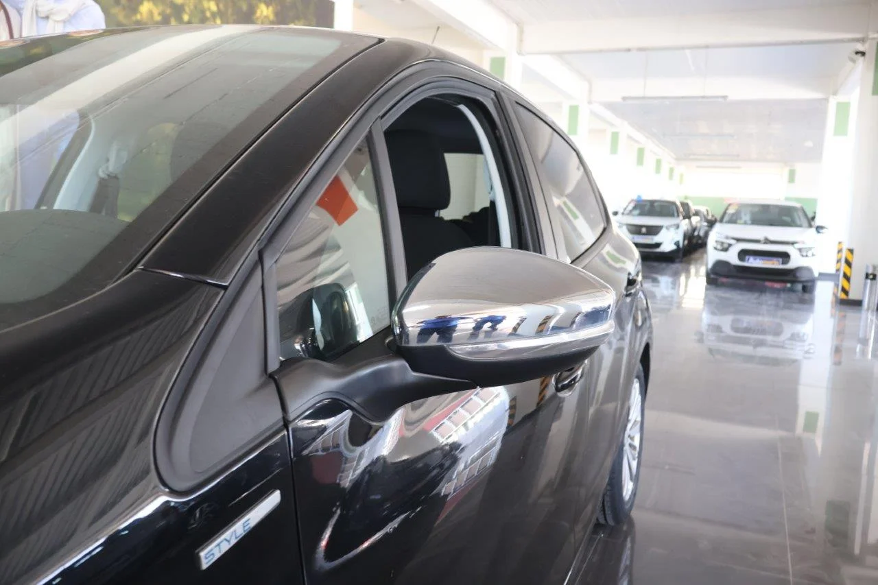 Peugeot 208 - View model 14