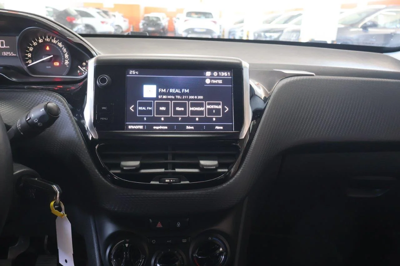 Peugeot 208 - View model 25