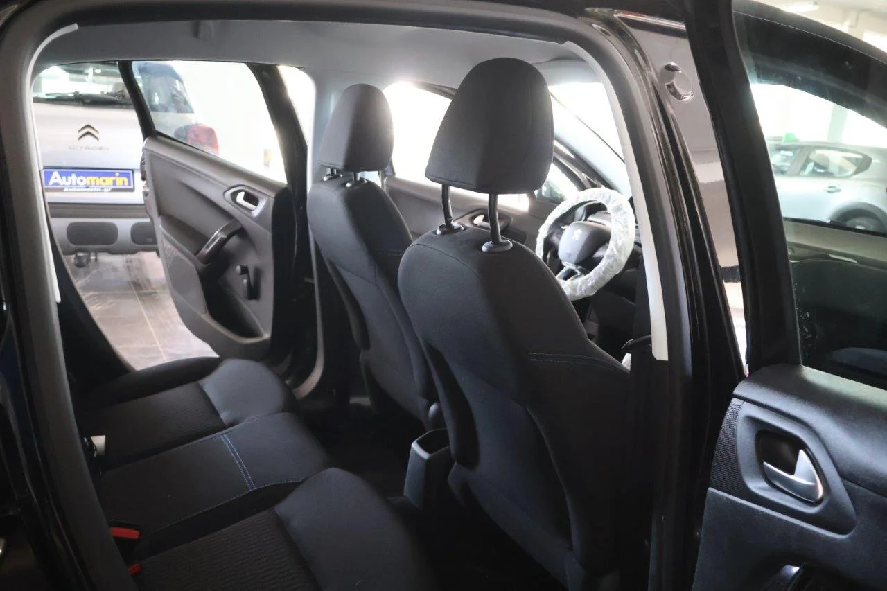 Peugeot 208 - View model 28