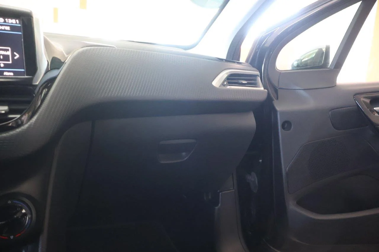 Peugeot 208 - View model 30
