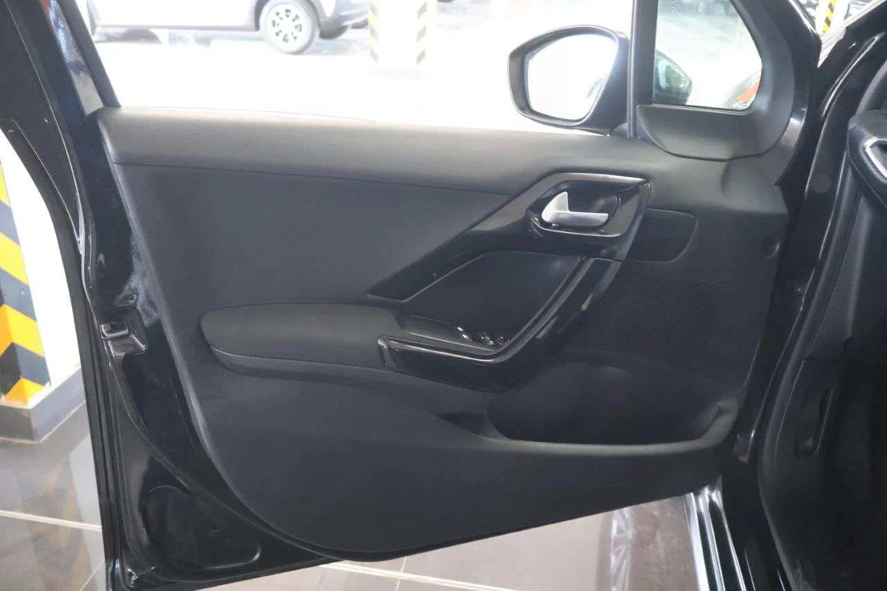 Peugeot 208 - View model 32