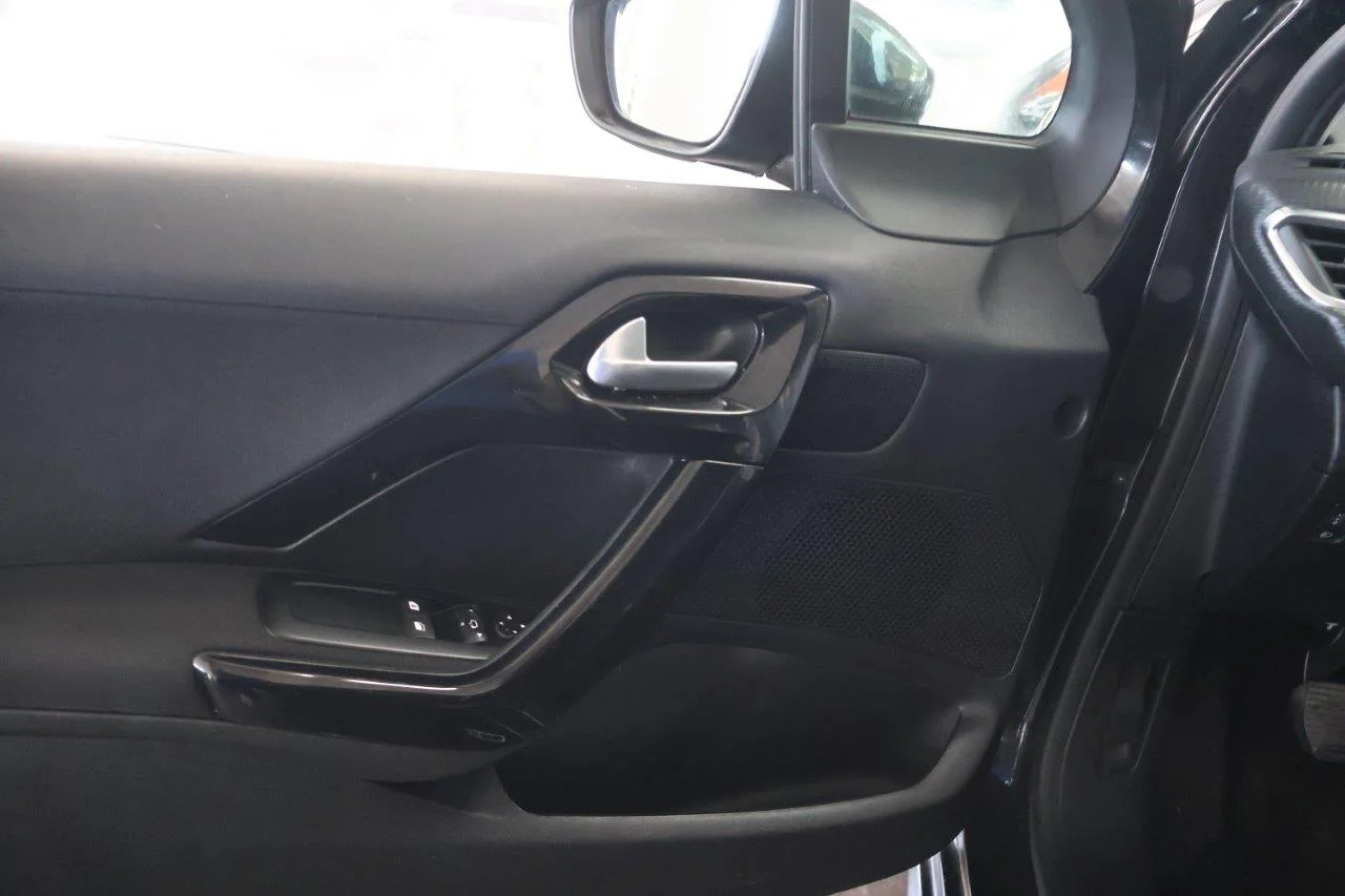 Peugeot 208 - View model 33