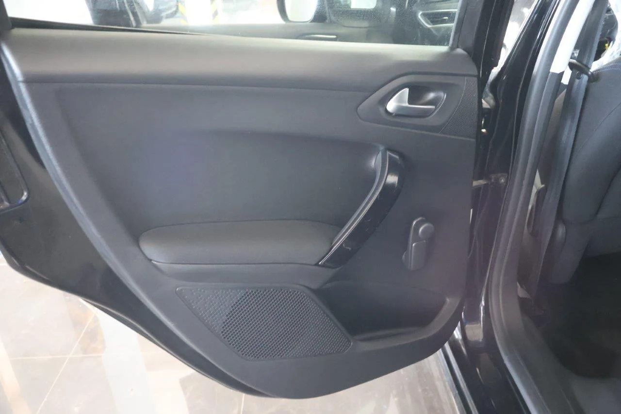 Peugeot 208 - View model 34