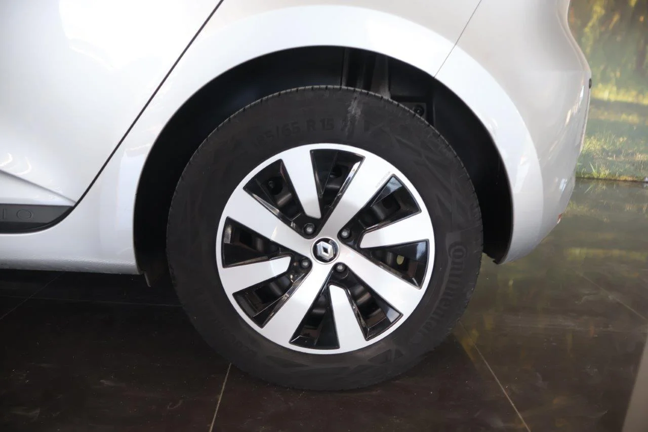 Renault Clio - View model 12