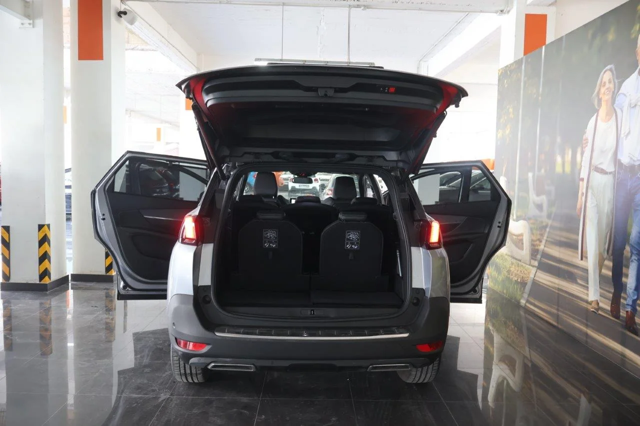 Peugeot 5008 - View model 8