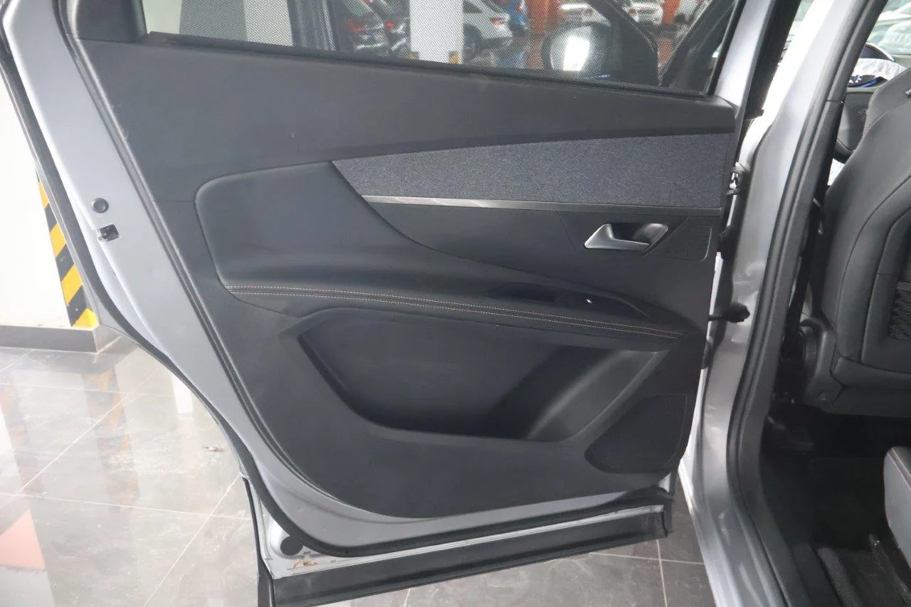 Peugeot 5008 - View model 39