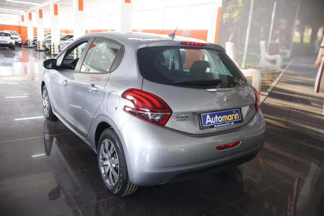 Peugeot 208 - View model 6