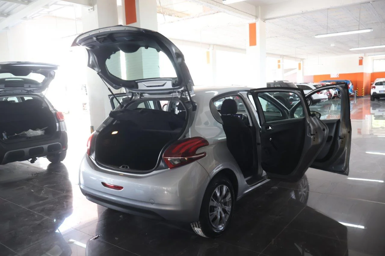 Peugeot 208 - View model 7