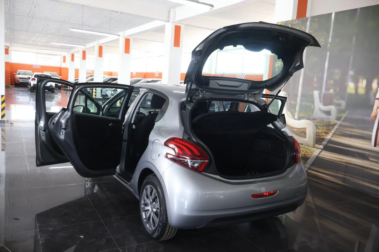 Peugeot 208 - View model 9