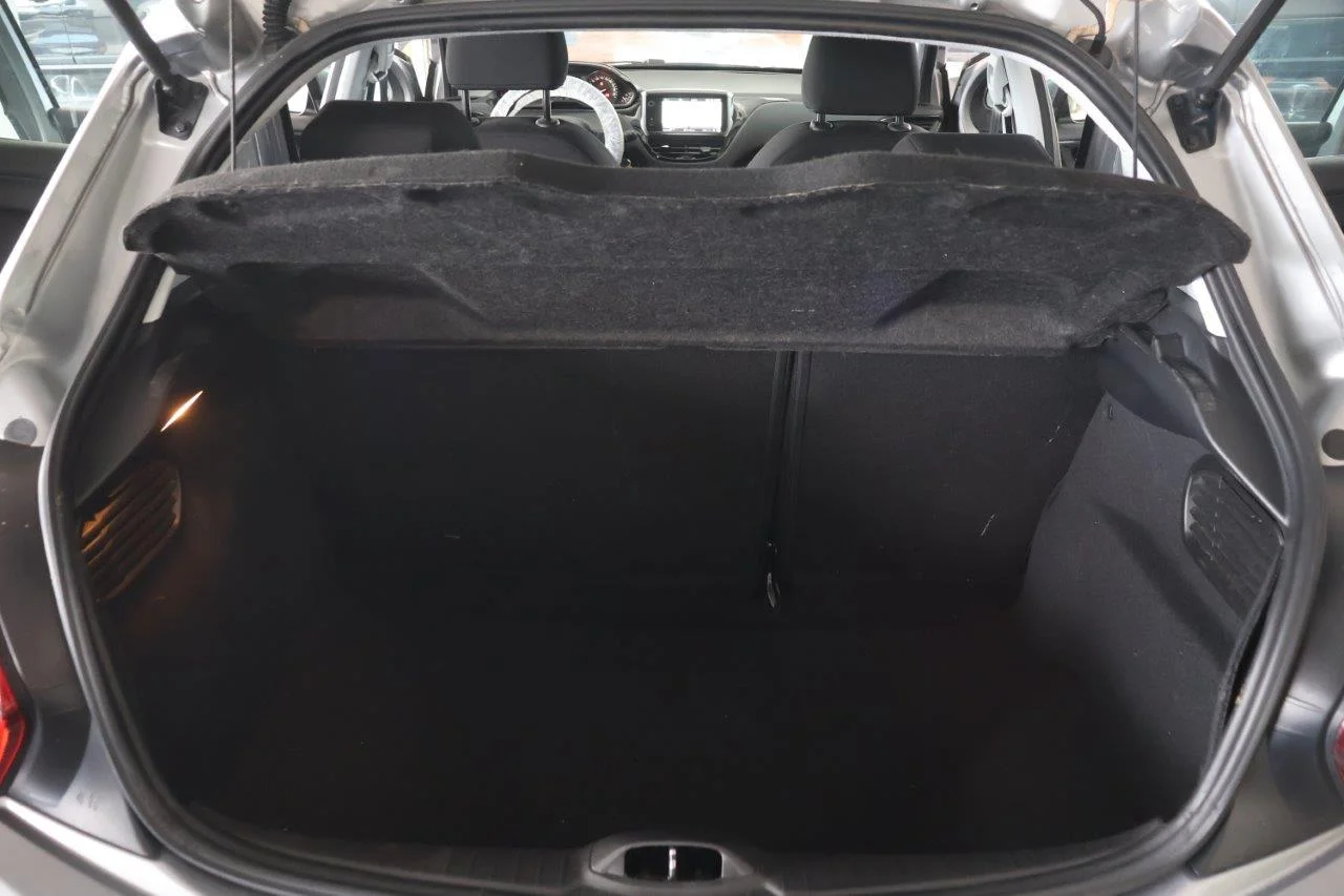 Peugeot 208 - View model 10