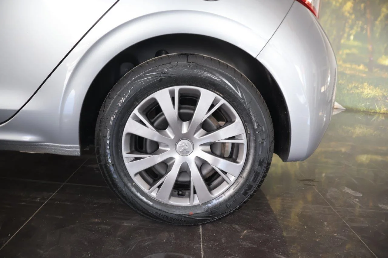 Peugeot 208 - View model 13