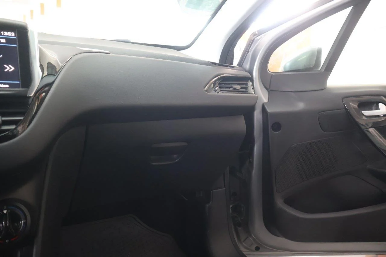 Peugeot 208 - View model 32