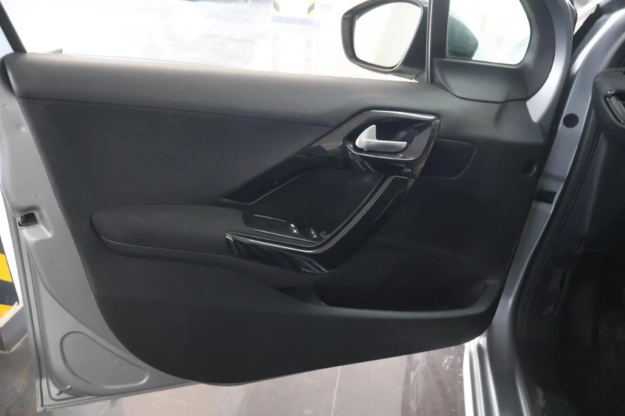 Peugeot 208 - View model 34