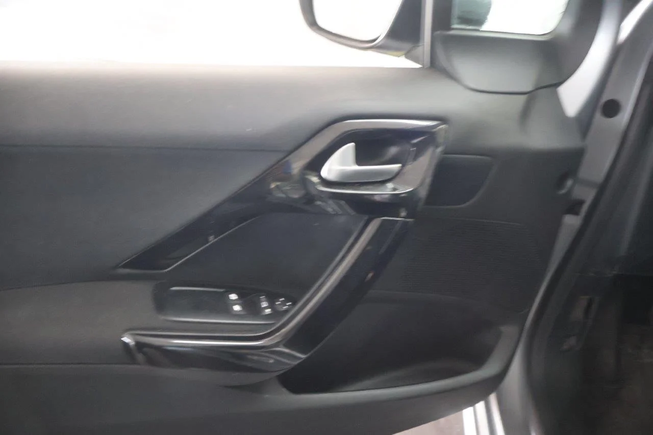 Peugeot 208 - View model 35