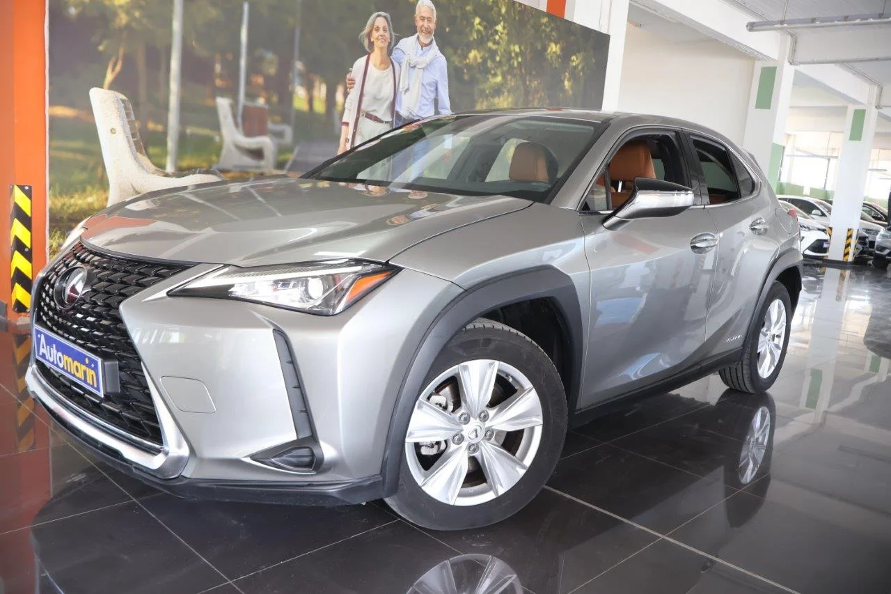 View 1 - Lexus UX - 2020