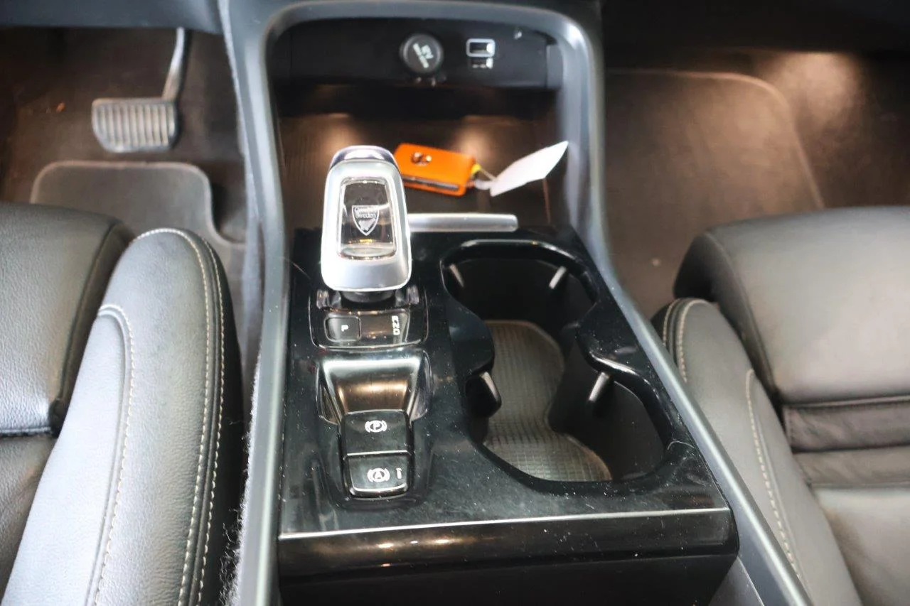 Volvo XC40 - View model 35