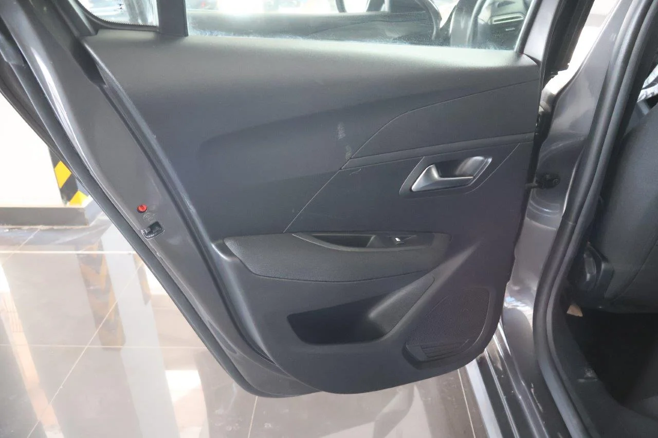 Peugeot 208 - View model 32