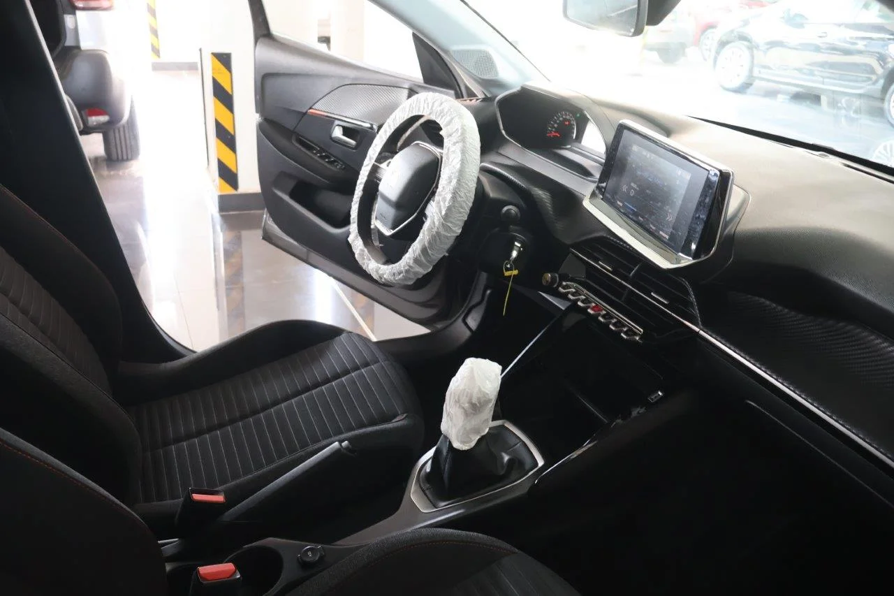 Peugeot 208 - View model 33