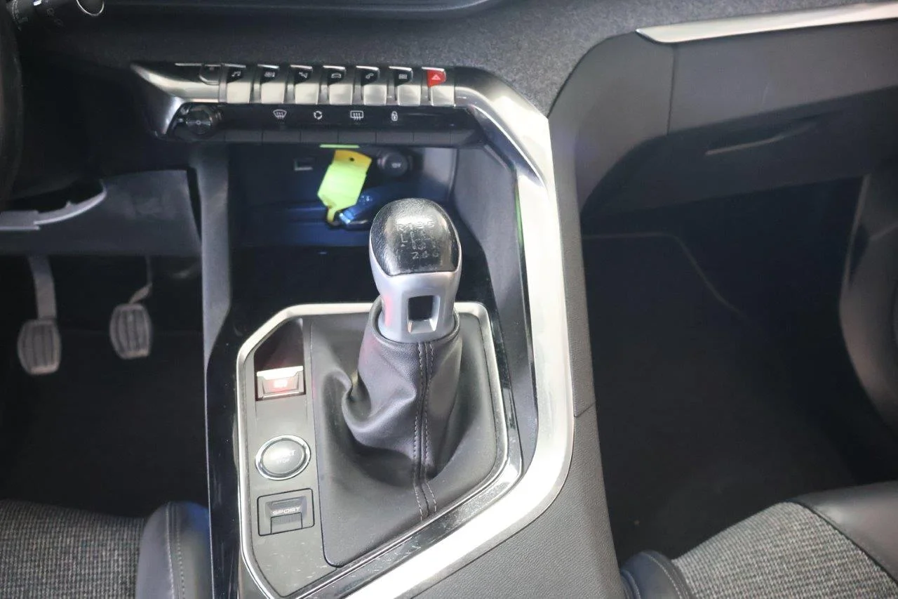 Peugeot 3008 - View model 32