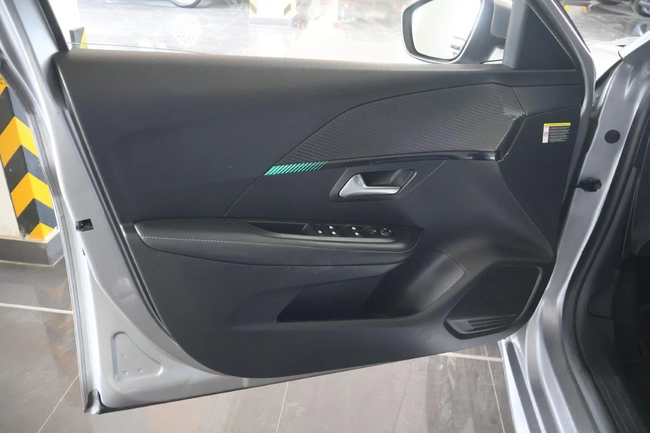 Peugeot 208 - View model 33