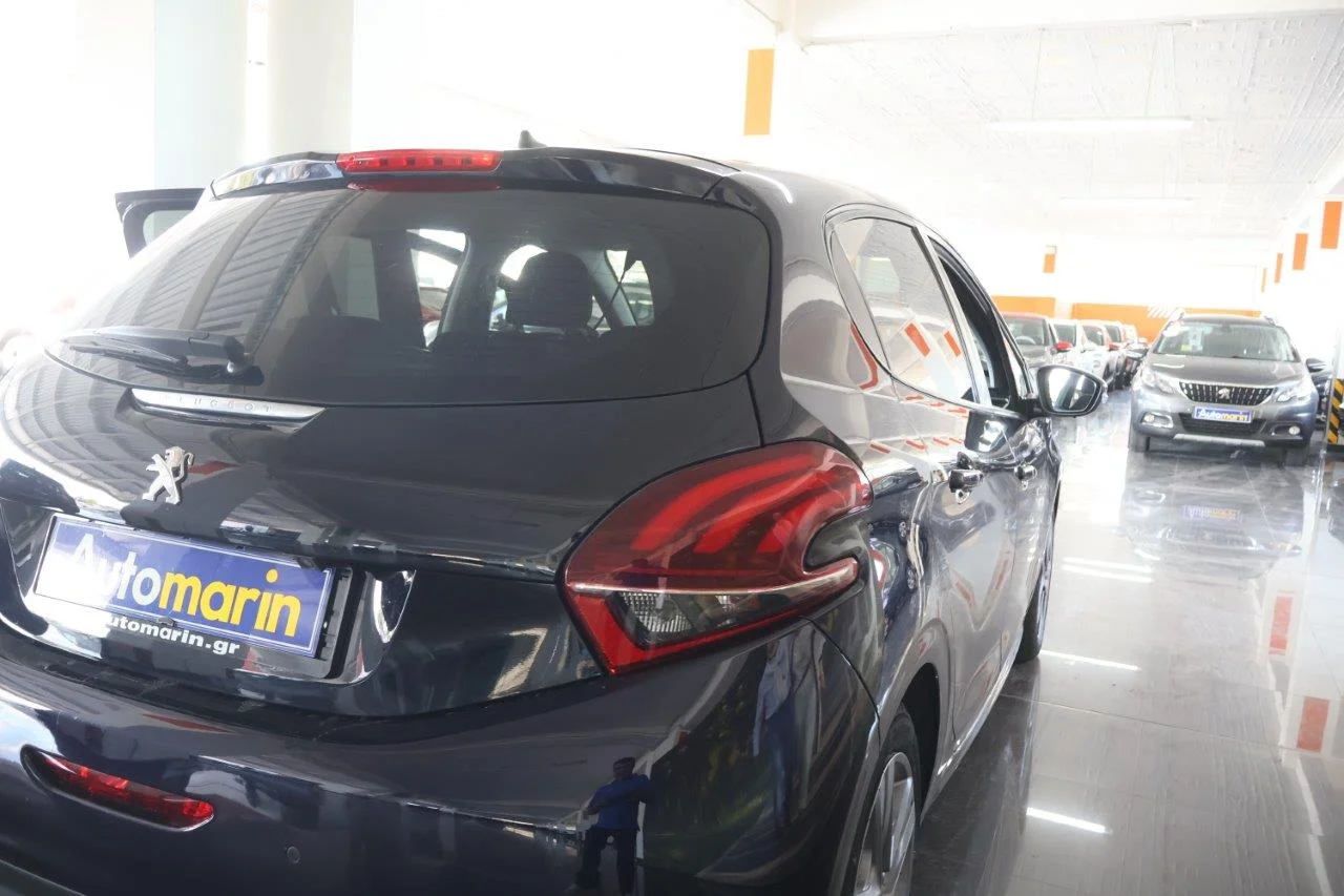 Peugeot 208 - View model 11