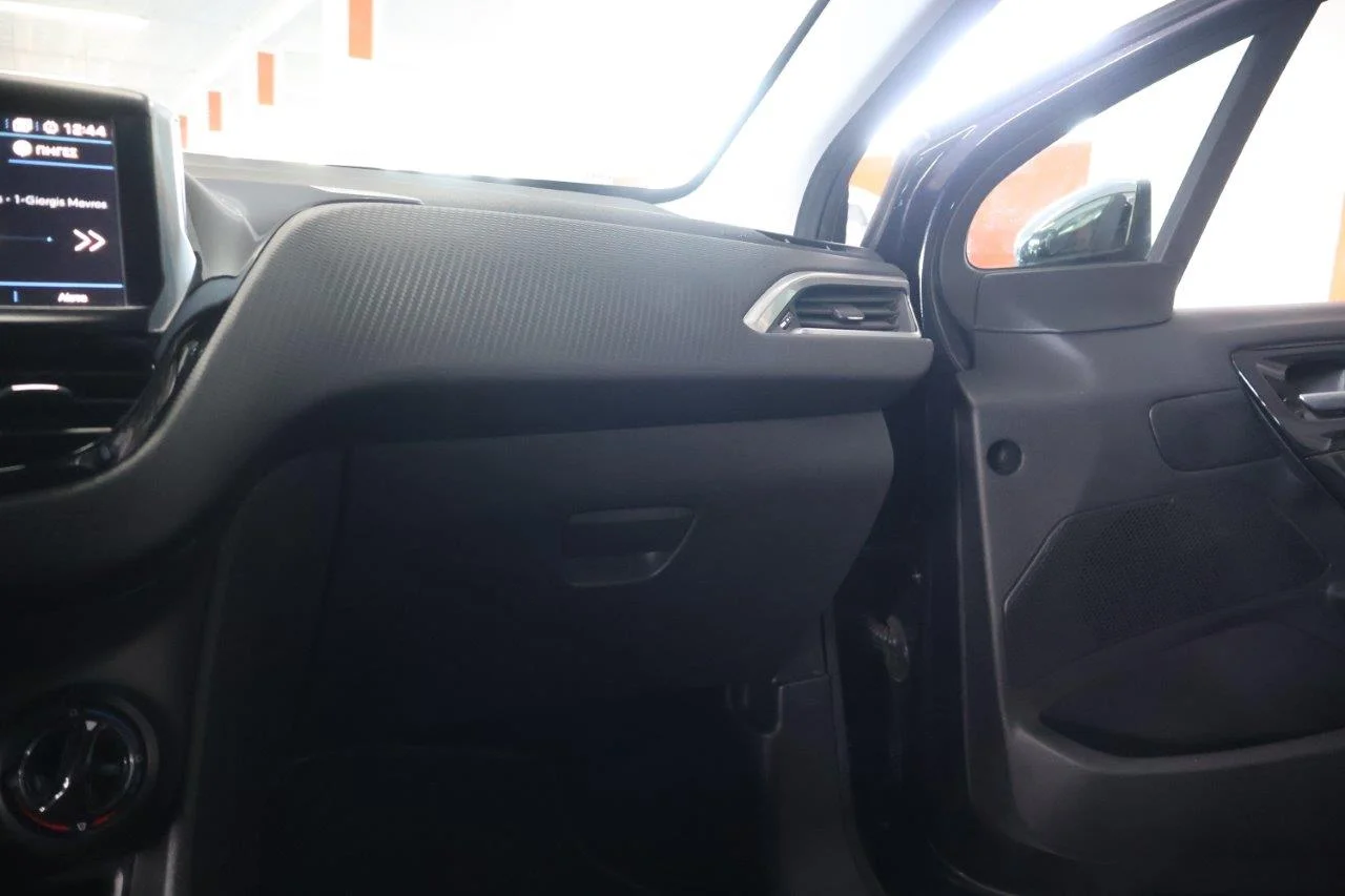 Peugeot 208 - View model 32