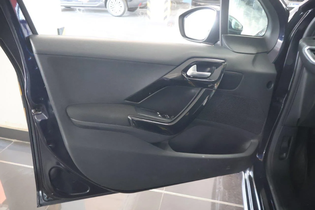 Peugeot 208 - View model 34
