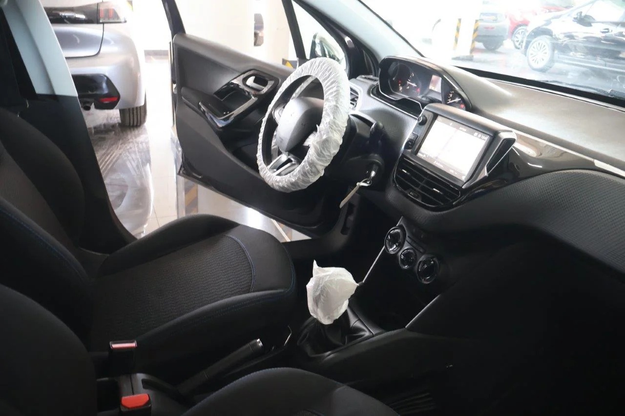Peugeot 208 - View model 37