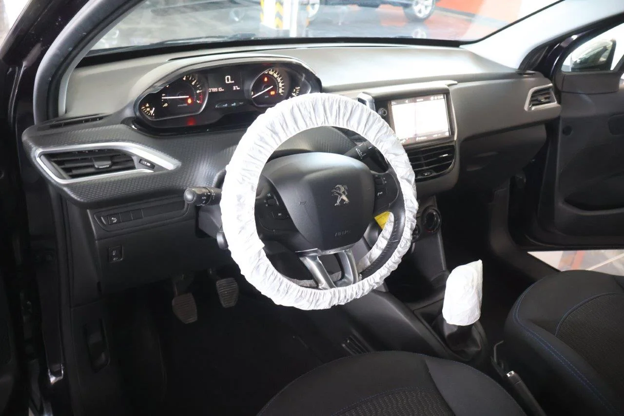 Peugeot 208 - View model 38