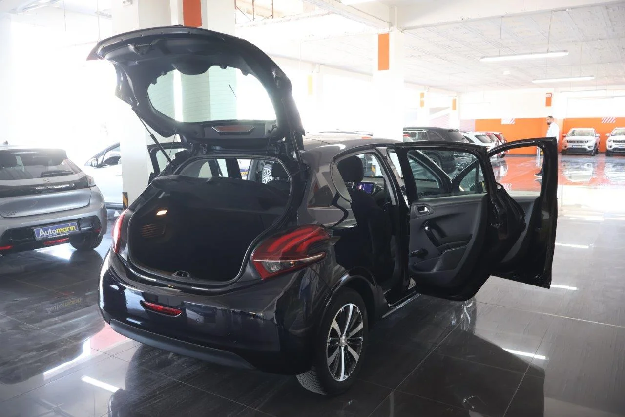 Peugeot 208 - View model 7