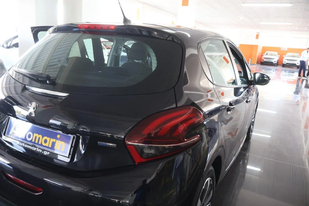 Peugeot 208 - View model 11