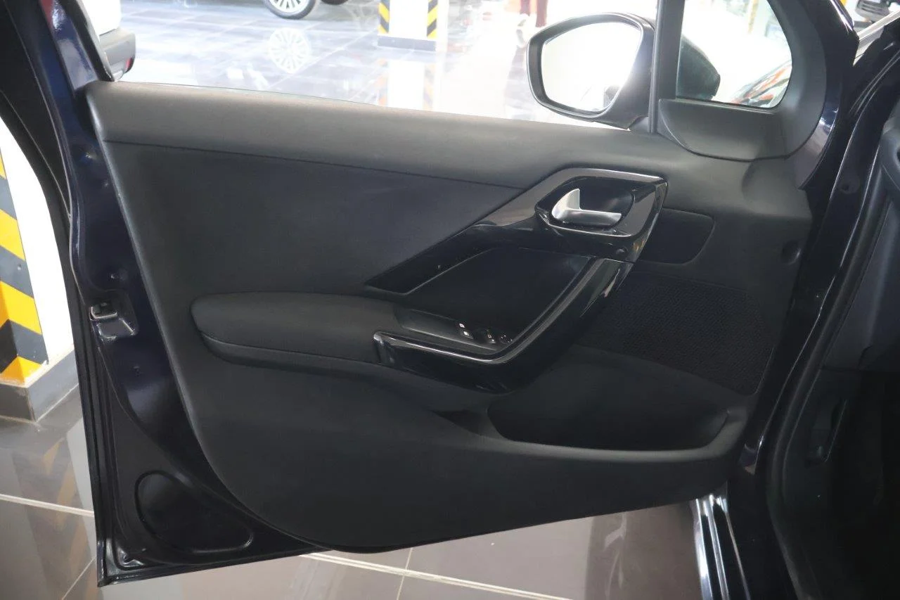 Peugeot 208 - View model 33
