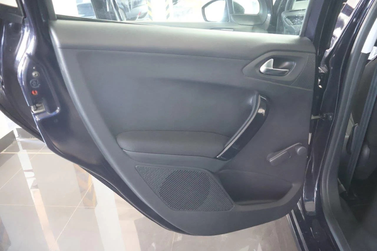 Peugeot 208 - View model 35